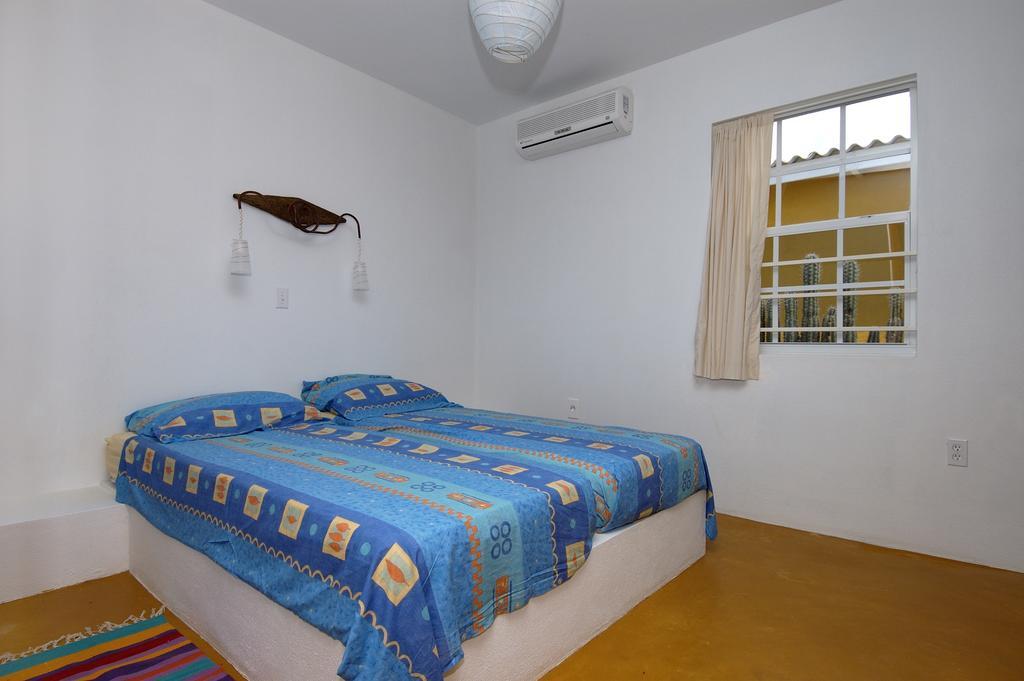 Bonaire Fun Apartments Room photo